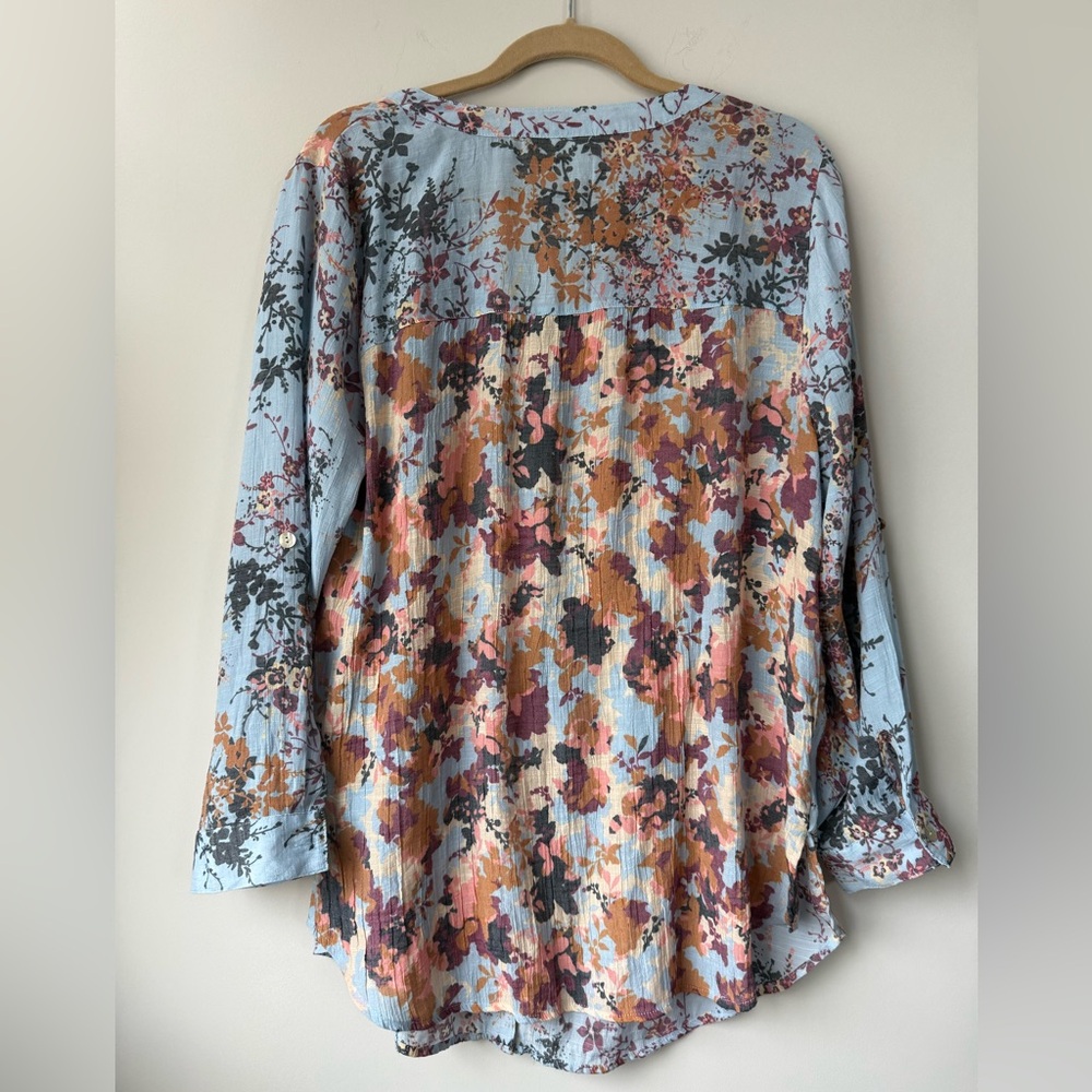 Anthropologie Fig and Flower Floral Roll Tab Sleeve Blouse - Size 1X - Picture 2 of 5